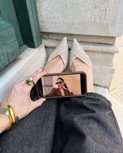 💫 Κλασική κομψότητα με nude γόβες